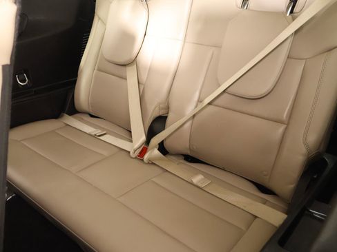 Used 2024 Ford Explorer XLT w/ Equipment Group 202A image 13