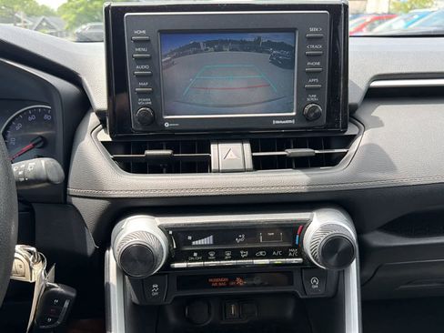 Used 2020 Toyota RAV4 LE AWD/4WD image 16