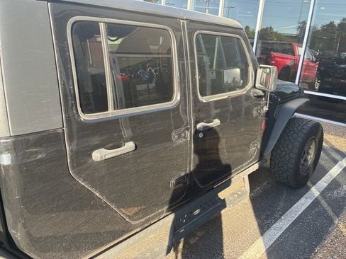 Used 2020 Jeep Gladiator Overland AWD/4WD image 12
