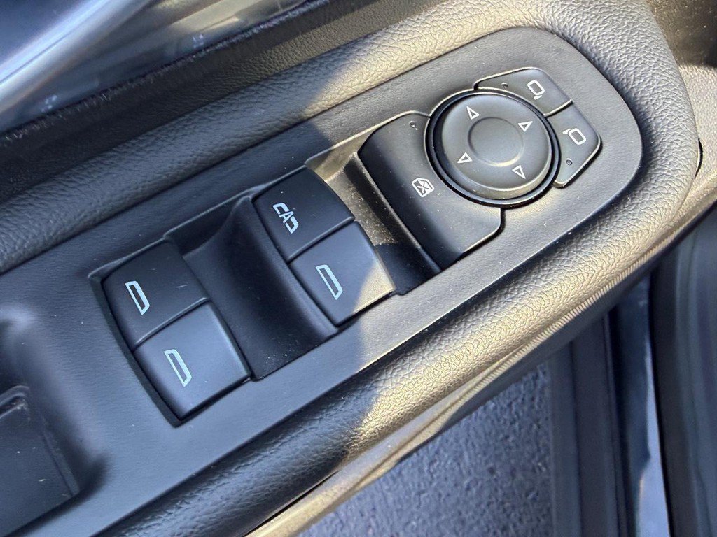 Used 2023 GMC Terrain SLT FWD image 15