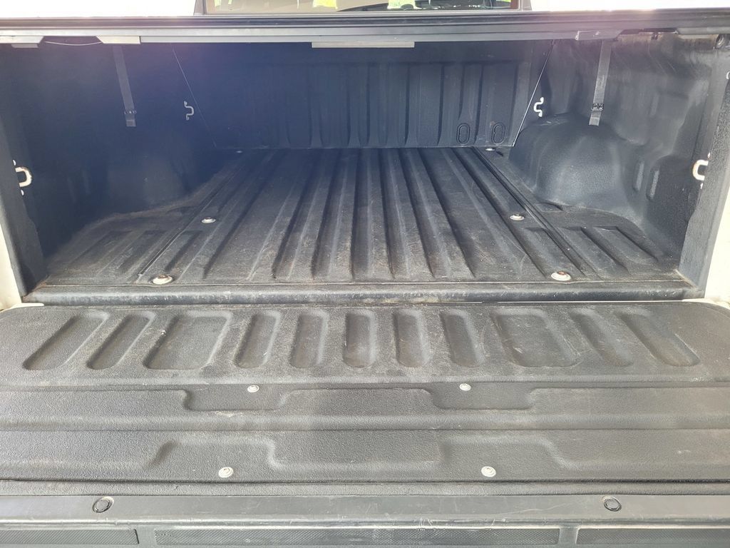 Used 2019 Toyota Tundra Limited w/ Limited Premium Package AWD/4WD image 9