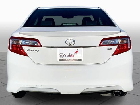 Used 2014 Toyota Camry SE image 4