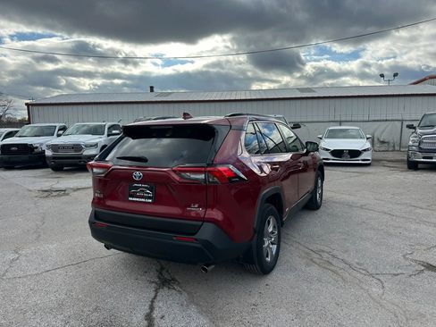 Used 2022 Toyota RAV4 LE AWD/4WD image 5