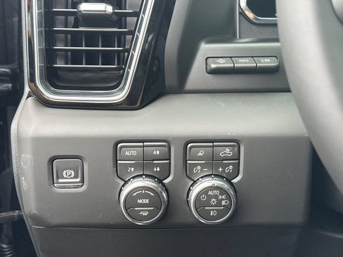 New 2026 GMC Sierra 1500 AT4 w/ AT4 Premium Package AWD/4WD image 18