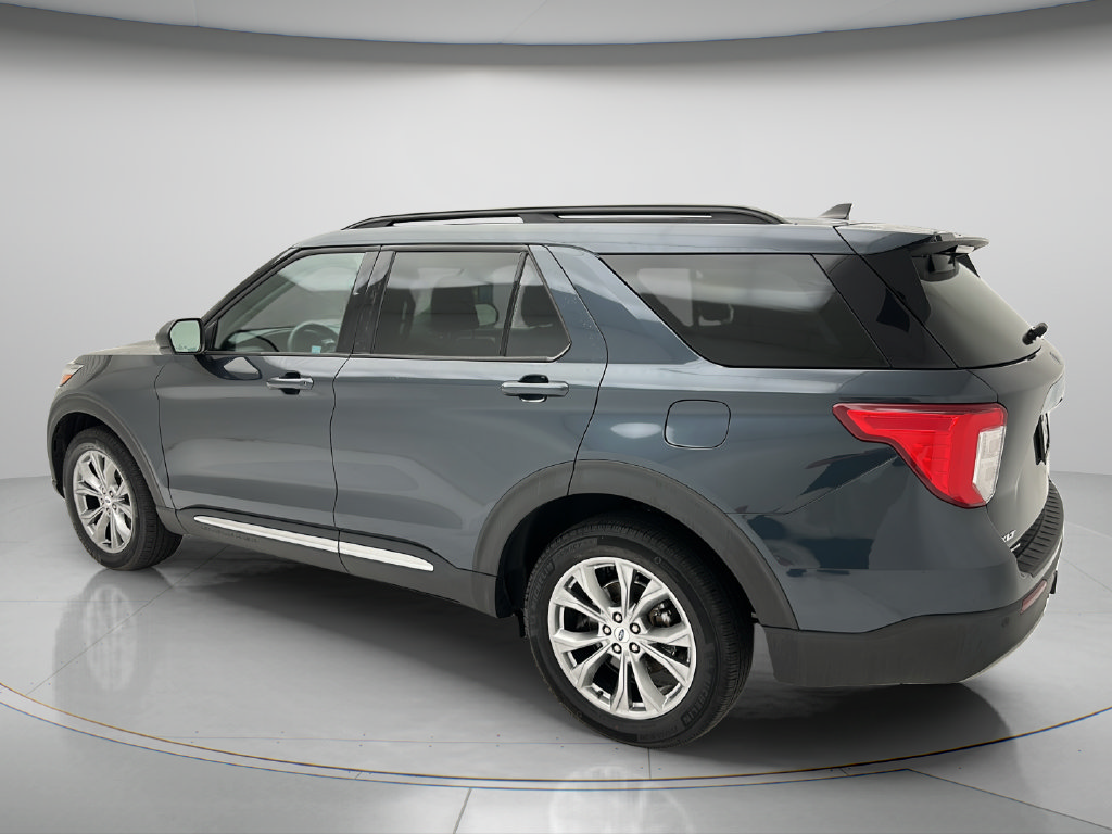 Used 2023 Ford Explorer XLT w/ Equipment Group 202A AWD/4WD image 4