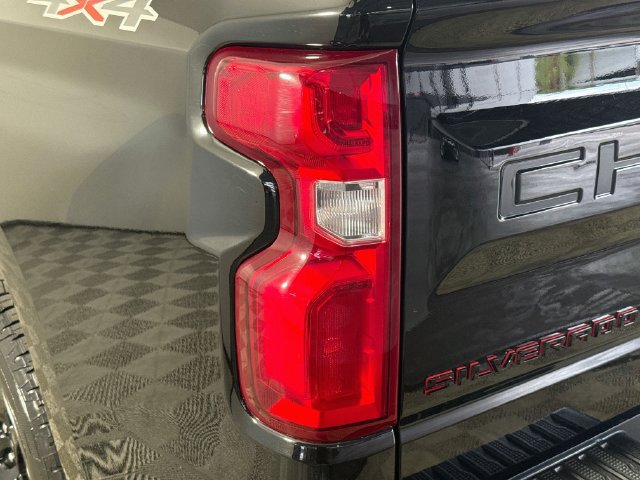 Used 2021 Chevrolet Silverado 1500 RST w/ Redline Edition AWD/4WD image 35