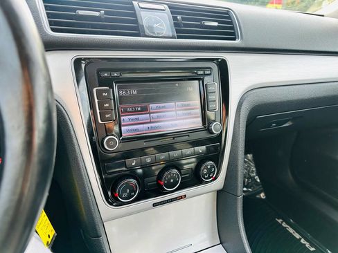 Used 2013 Volkswagen Passat TDI SE image 12