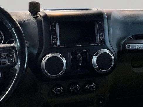 Used 2014 Jeep Wrangler Unlimited Sahara w/ Dual Top Group AWD/4WD image 11