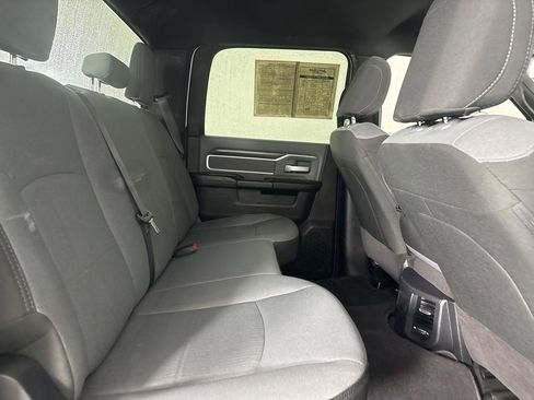 Used 2022 RAM 2500 Big Horn w/ Cold Weather Group image 24