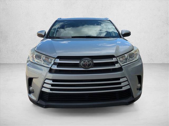 Used 2019 Toyota Highlander XLE FWD image 2
