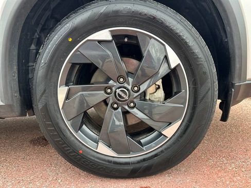 Used 2025 Nissan Rogue SV image 30