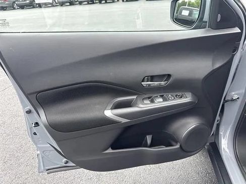 Used 2021 Nissan Kicks SV FWD image 7