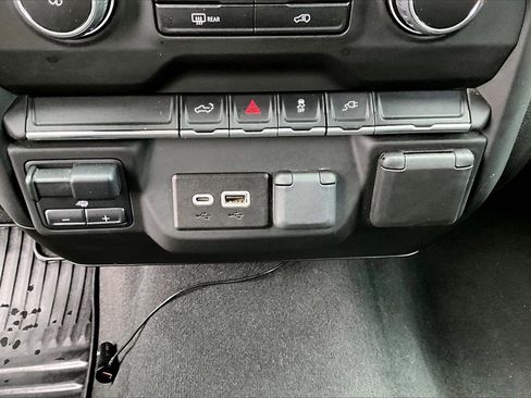 Used 2022 Chevrolet Silverado 2500 Custom w/ Custom Convenience Package image 15