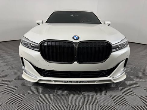 Certified 2022 BMW ALPINA B7 xDrive w/ Luxury Rear Seating Package image 8