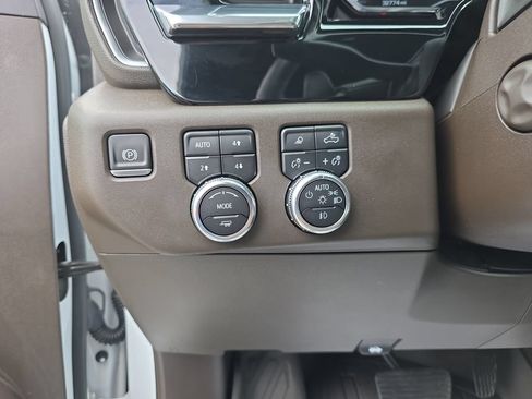 Used 2023 GMC Sierra 1500 SLT AWD/4WD image 20