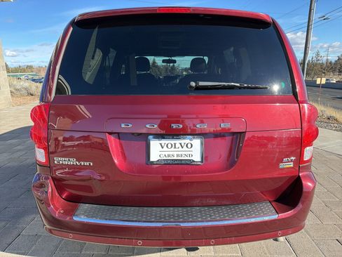 Used 2017 Dodge Grand Caravan SXT w/ Driver Convenience Group image 4