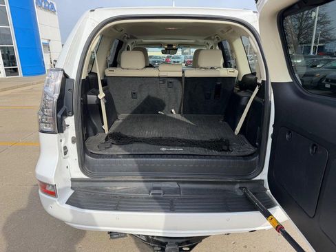 Used 2020 Lexus GX 460 Premium w/ Premium Package image 4