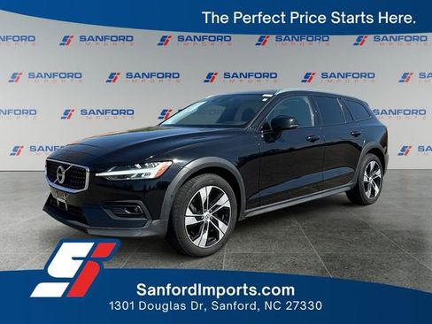 Used 2021 Volvo V60 T5 Cross Country AWD/4WD image 1