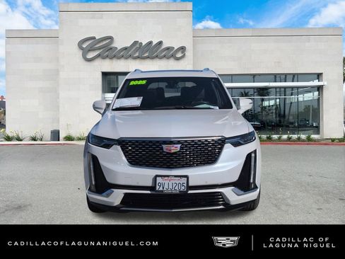 Used 2025 Cadillac XT6 Luxury FWD image 2