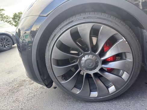 Used 2022 Tesla Model Y Performance AWD/4WD image 12