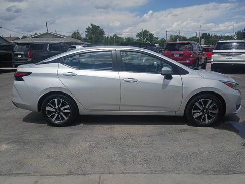 Used 2025 Nissan Versa SV FWD image 5