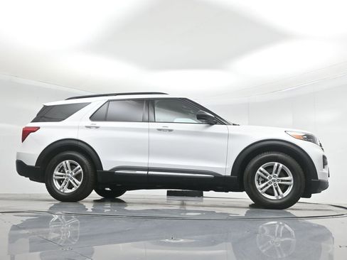 Certified 2021 Ford Explorer XLT image 50
