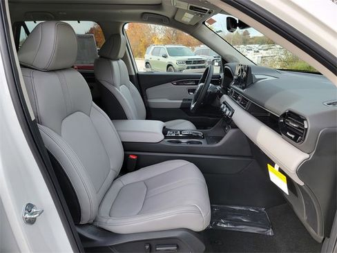 New 2025 Honda Pilot Touring image 18