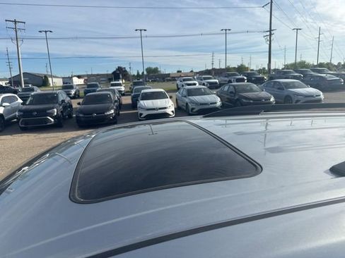 Used 2017 Toyota Sienna XLE w/ XLE Navigation Package AWD/4WD image 11