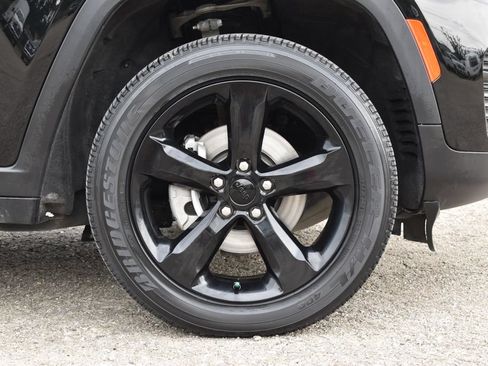 Used 2023 Jeep Grand Cherokee Laredo AWD/4WD image 6