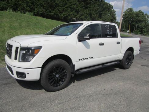 Used 2019 Nissan Titan SL w/ Midnight Edition AWD/4WD image 7