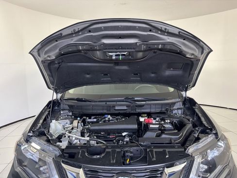 Used 2020 Nissan Rogue SV image 11