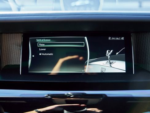 Used 2024 Rolls-Royce Phantom Sedan image 94