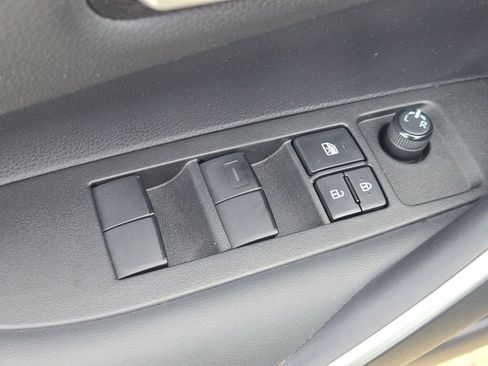 Used 2024 Toyota Corolla SE w/ SE Package image 19