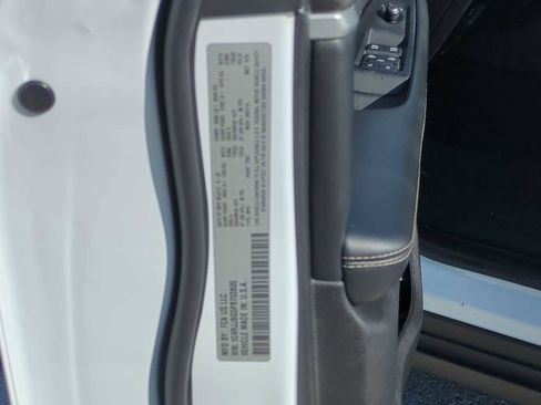 Used 2023 Jeep Grand Cherokee L Limited w/ Luxury Tech Group II image 35