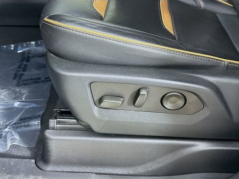 Used 2023 GMC Yukon AT4 w/ AT4 Premium Package image 19