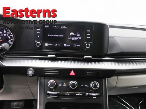Used 2024 Kia Carnival LX FWD image 12