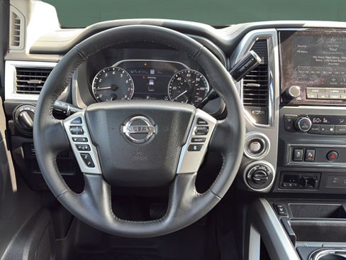 Used 2021 Nissan Titan SV w/ SV Convenience Package AWD/4WD image 21