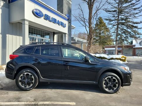 Used 2021 Subaru Crosstrek 2.0i image 2