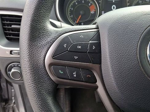 Used 2020 Jeep Cherokee Latitude FWD image 21