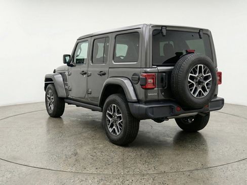 Used 2025 Jeep Wrangler Sahara image 6