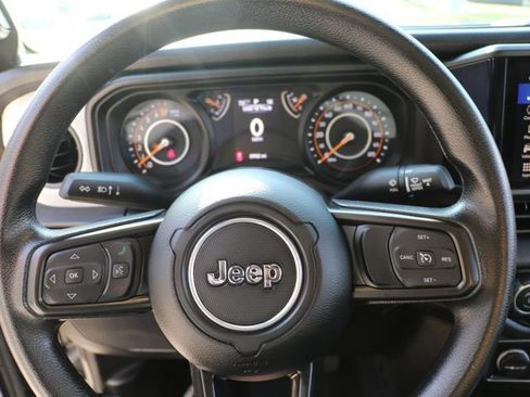 Used 2025 Jeep Gladiator Sport AWD/4WD image 25