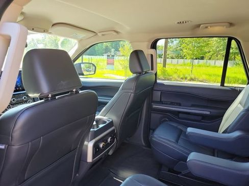 Used 2024 Ford Expedition XLT RWD image 14