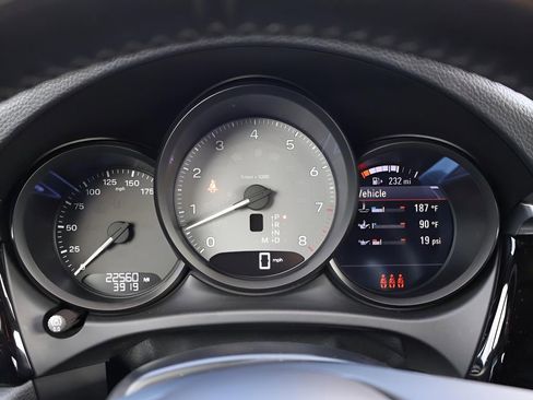 Certified 2024 Porsche Macan S image 26