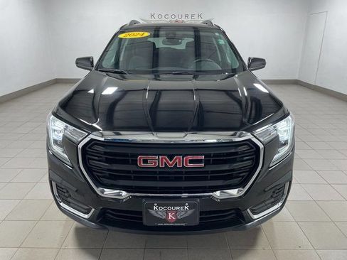 Used 2024 GMC Terrain SLE w/ Driver Convenience Package AWD/4WD image 2