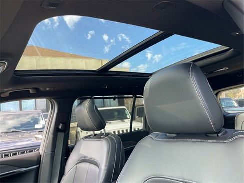 New 2025 Jeep Grand Cherokee L Limited w/ Luxury Tech Group II image 10