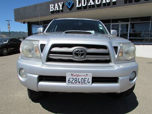 Used 2010 Toyota Tacoma PreRunner RWD image 2