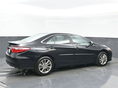 Used 2015 Toyota Camry SE image 6