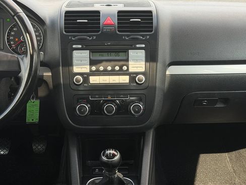 Used 2010 Volkswagen Jetta Limited Edition FWD image 16
