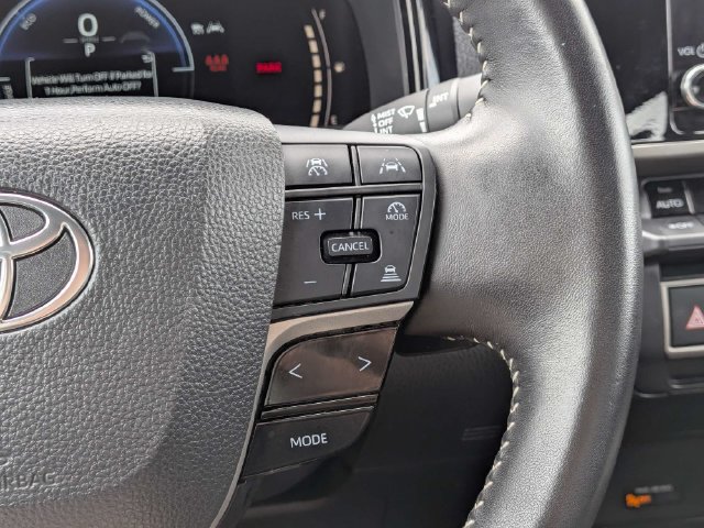 Used 2025 Toyota Camry SE FWD image 23