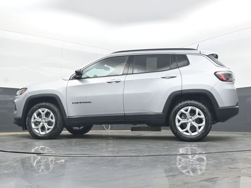 Used 2024 Jeep Compass Latitude image 25
